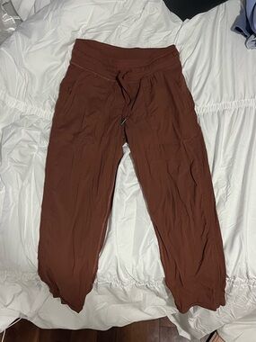 size 6 lululemon coffee colored joggers, like new
